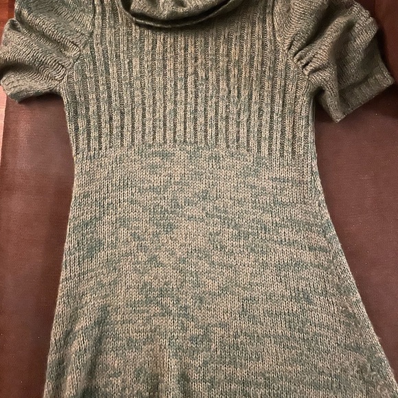 Woman - Picture 5 of 6